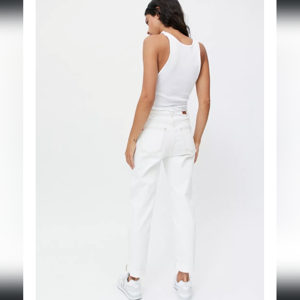 Urban Outfitters High Rise Mom jean